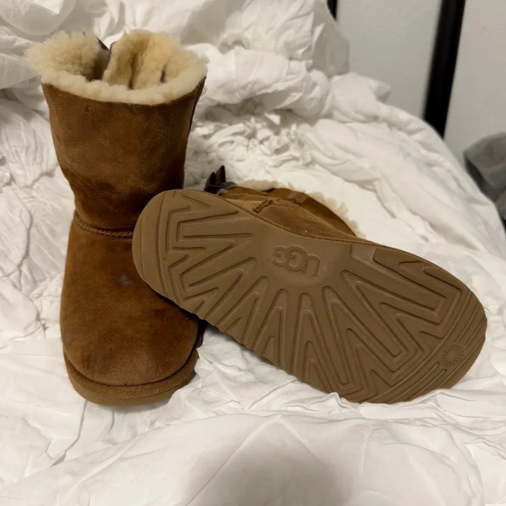 UGG Bailey Bow Suede Boots | Chestnut | US 2